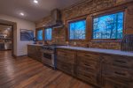 River Joy Lodge: Kitchen